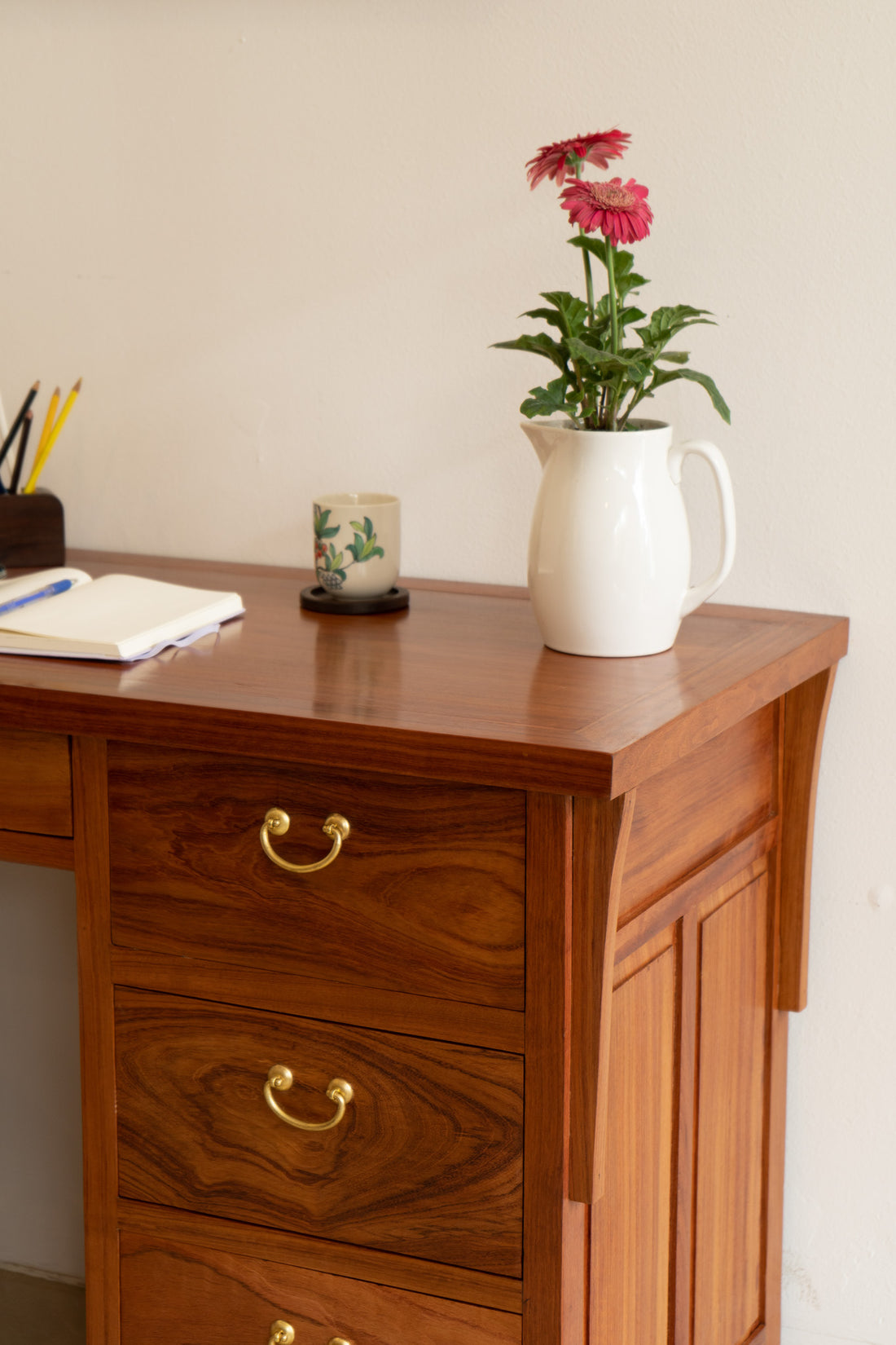 Desk Welcome Baker